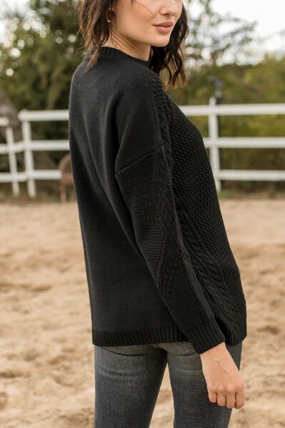 BLACK SWEATER