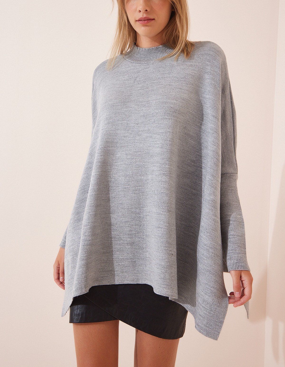 GREY PONCHO