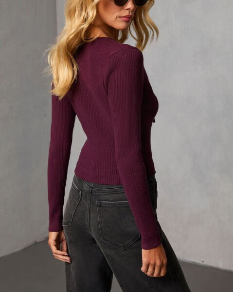 BURGUNDY SWEATER
