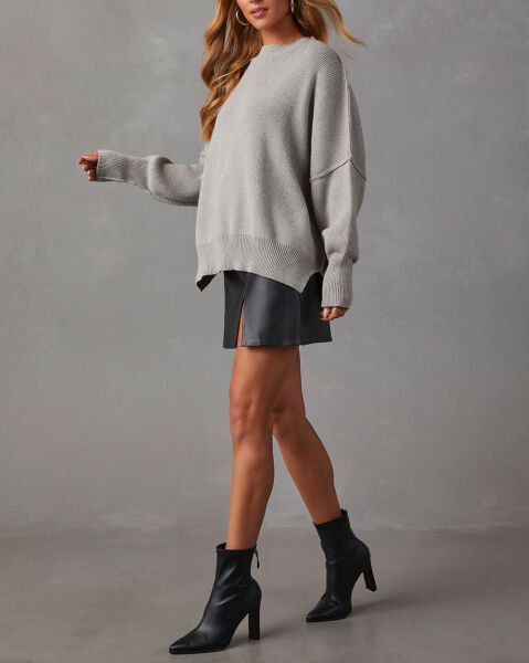 GREY SWEATER