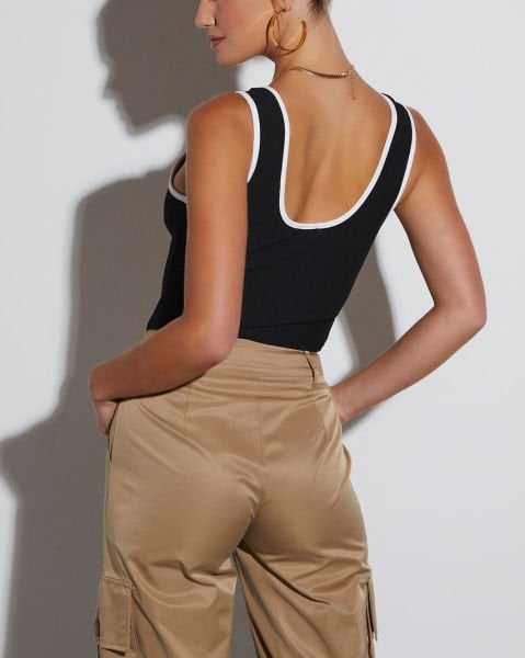 BLACK-WHITE VESTTOP