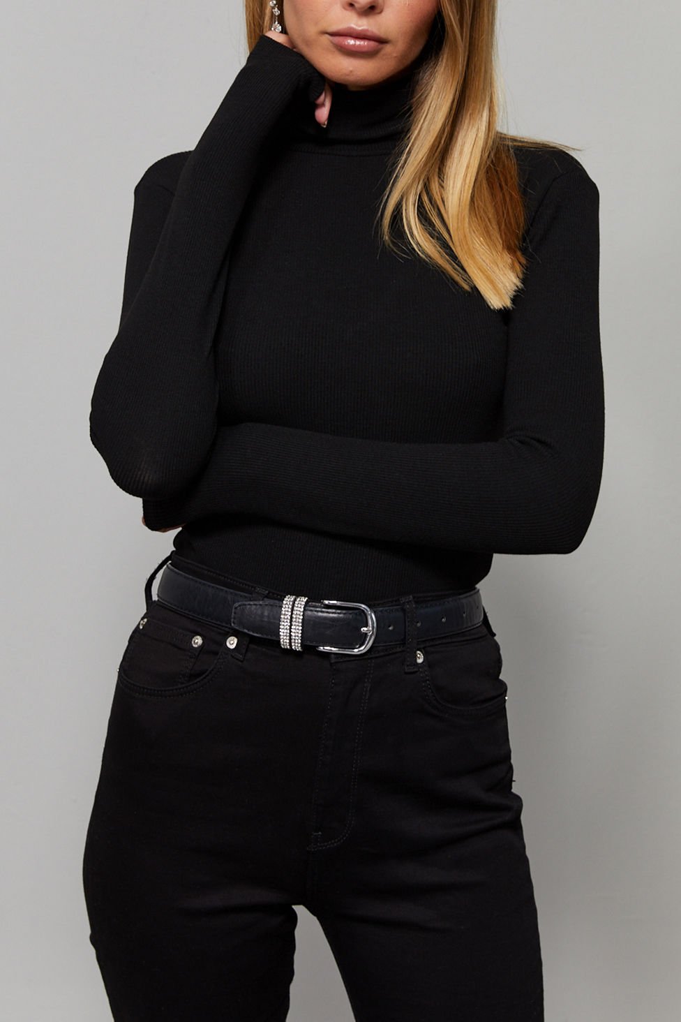 BLACK-BLOUSE