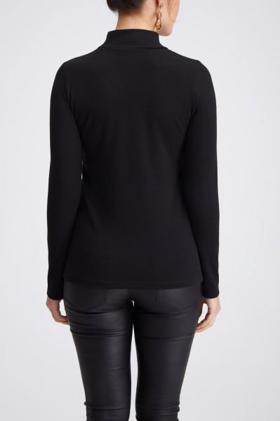 BLACK-BLOUSE