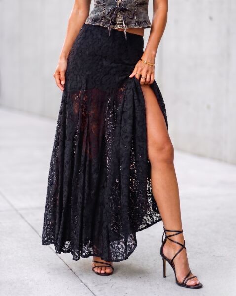 BLACK SKIRT