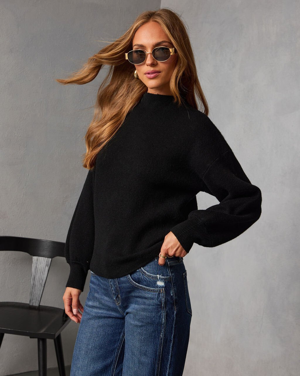 BLACK SWEATER