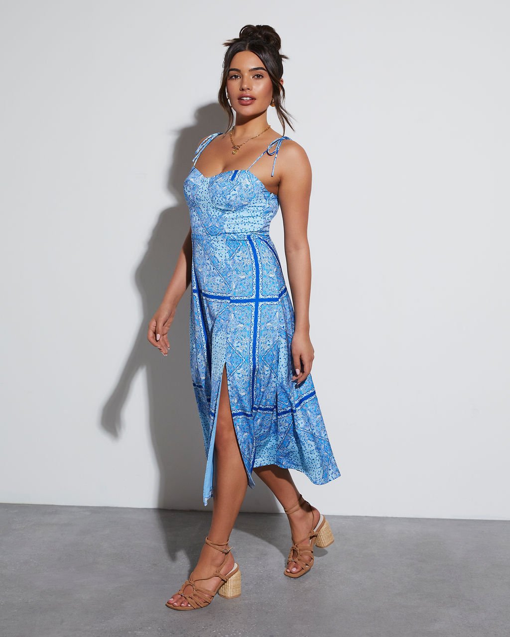 BLUE-FLORAL ELBİSE